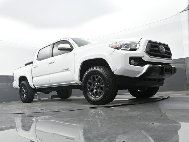 Used 2023 Ice Cap Toyota SR5 image 25