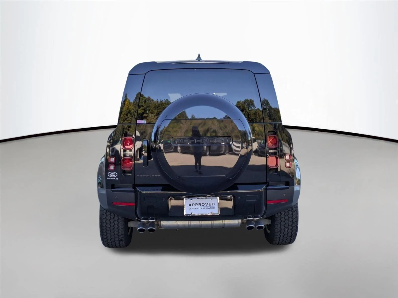 Used 2024 Santorini Black Metallic Land Rover SE image 6