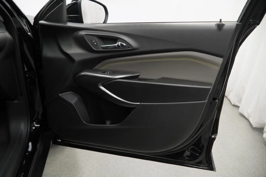 New 2026 Mosaic Black Metallic Chevrolet ACTIV image 35