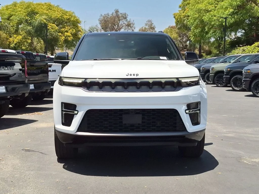 New 2026 Bright White Clear-Coat Exterior Paint Jeep Summit Reserve image 2