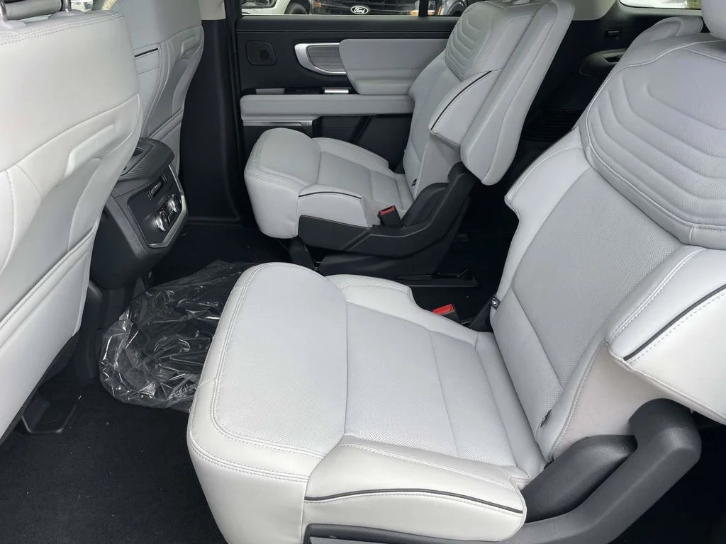 New 2027 White Ford Platinum image 12