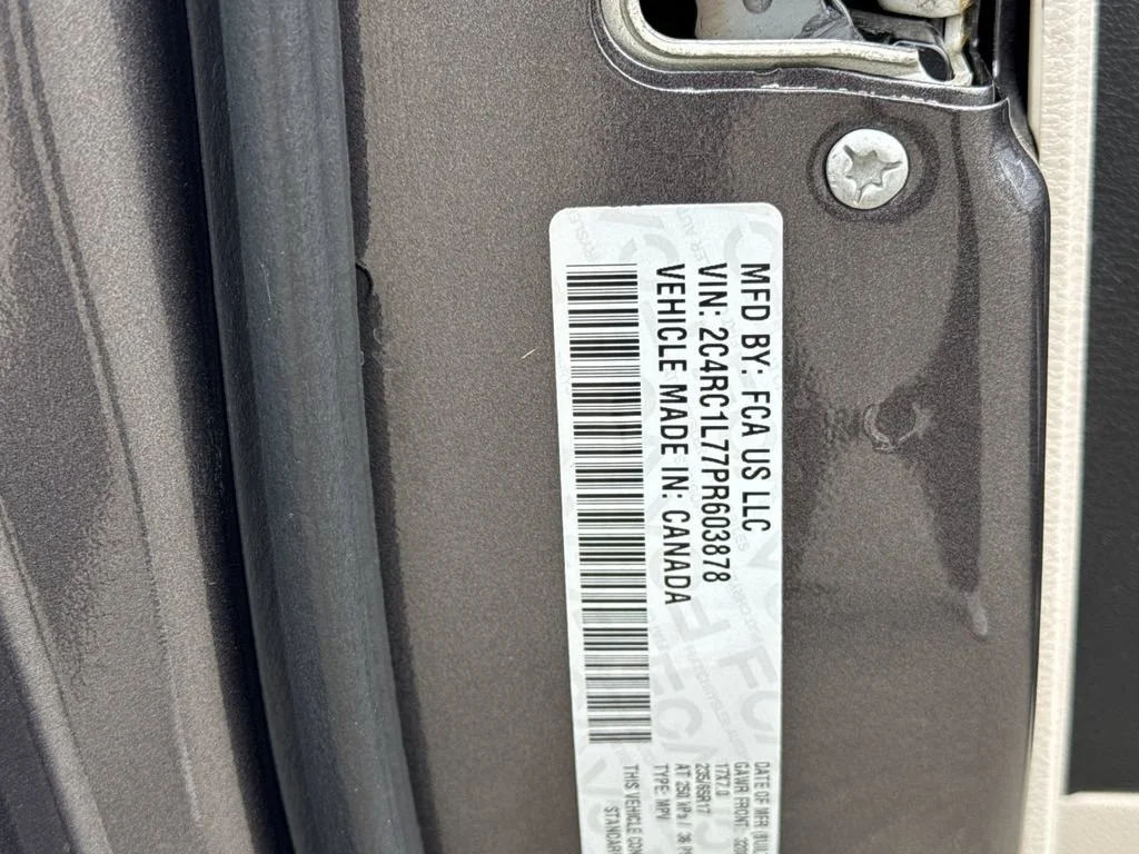 Used 2023  Chrysler Hybrid Touring L image 34