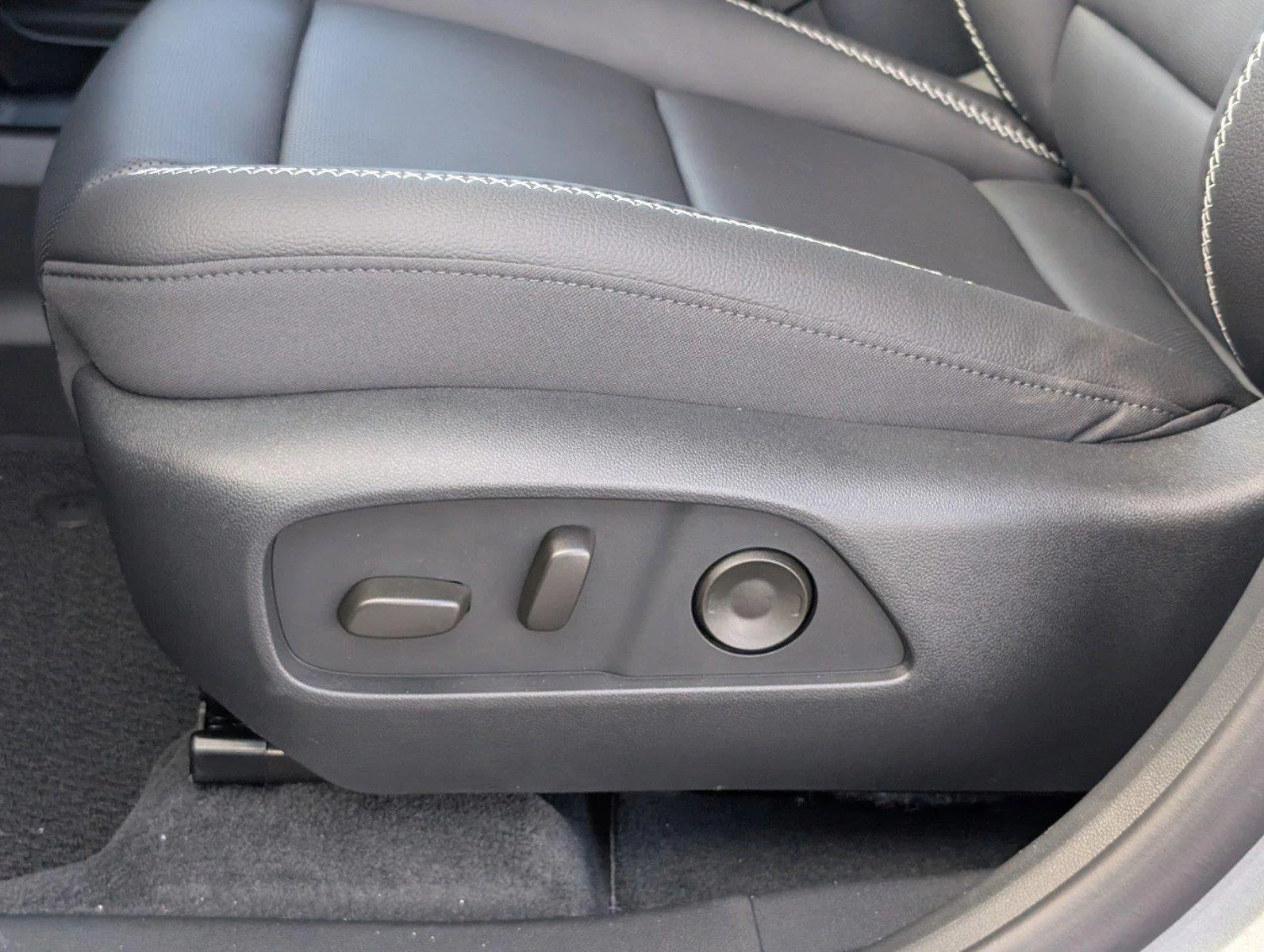 New 2026 Sterling Metallic GMC Denali image 32