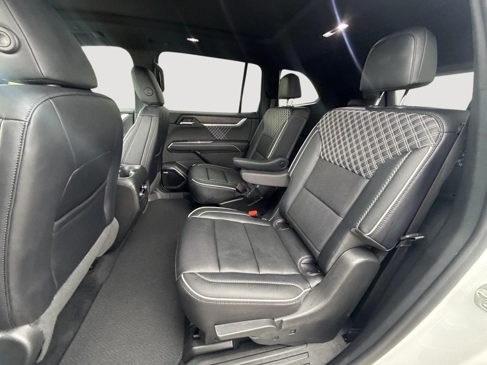Used 2024 Summit White GMC Denali image 23