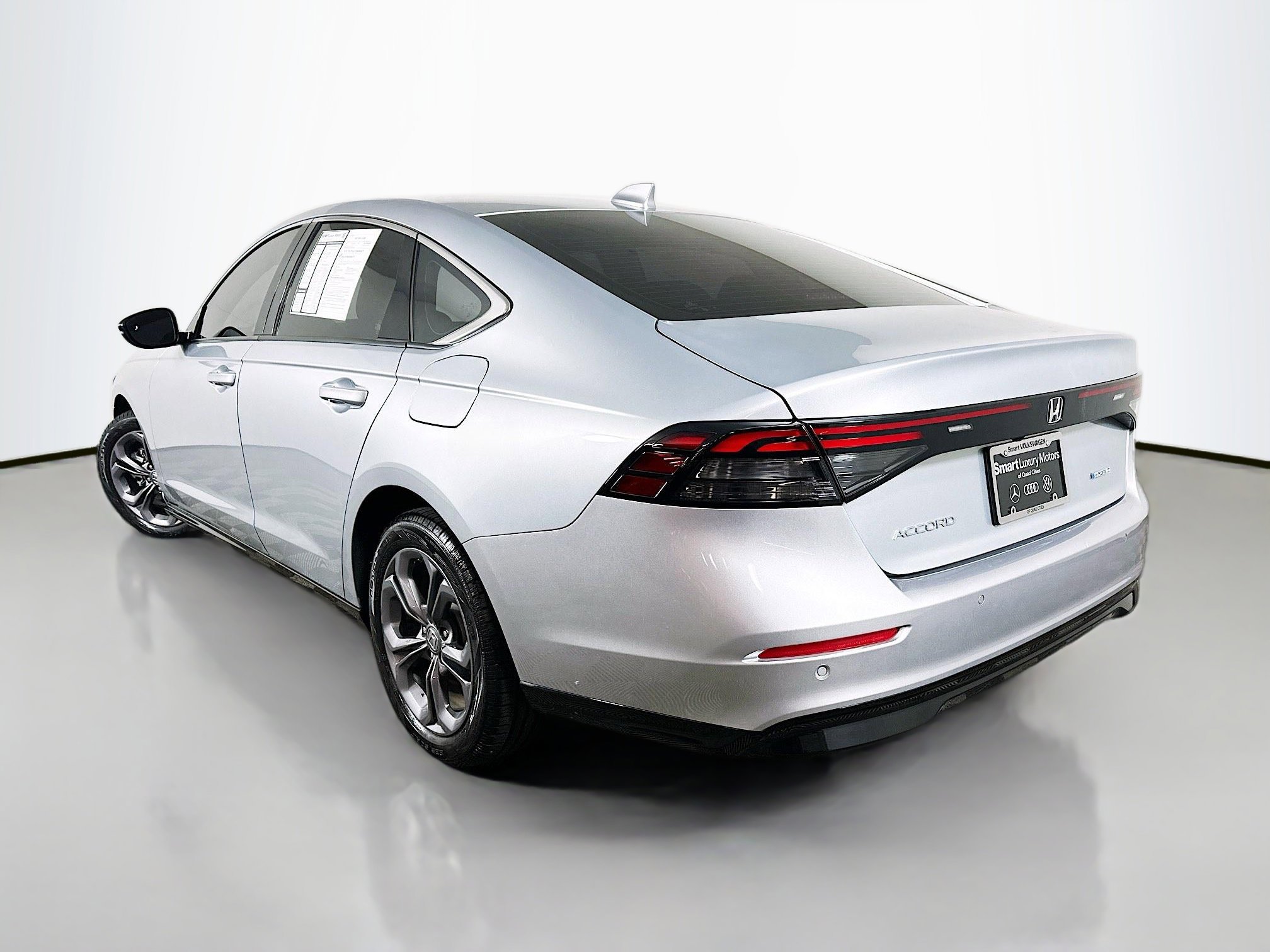 Used 2024 Solar Silver Metallic Honda EX-L image 8