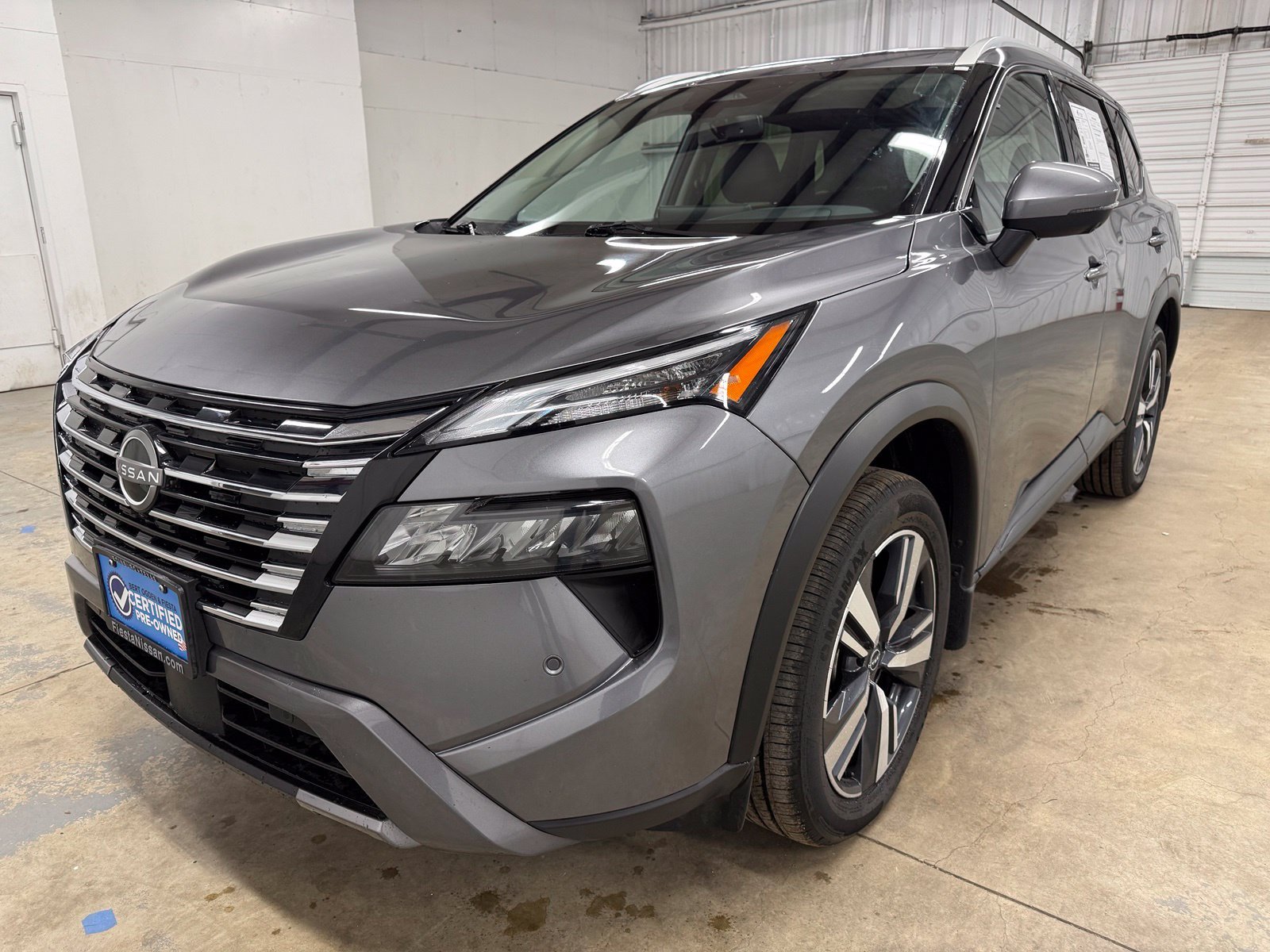 Used 2025 Gray Nissan SL image 3