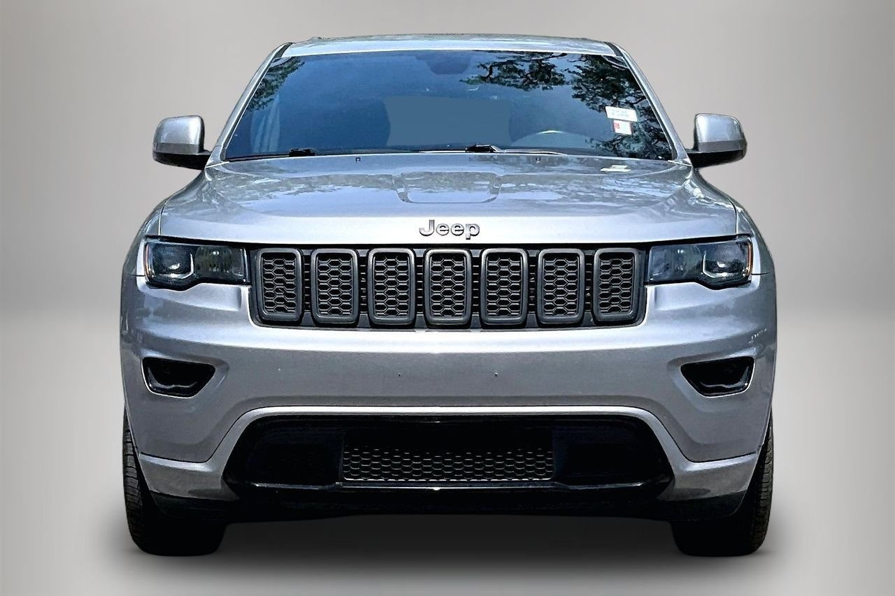 Used 2019 Silver Jeep Altitude image 3