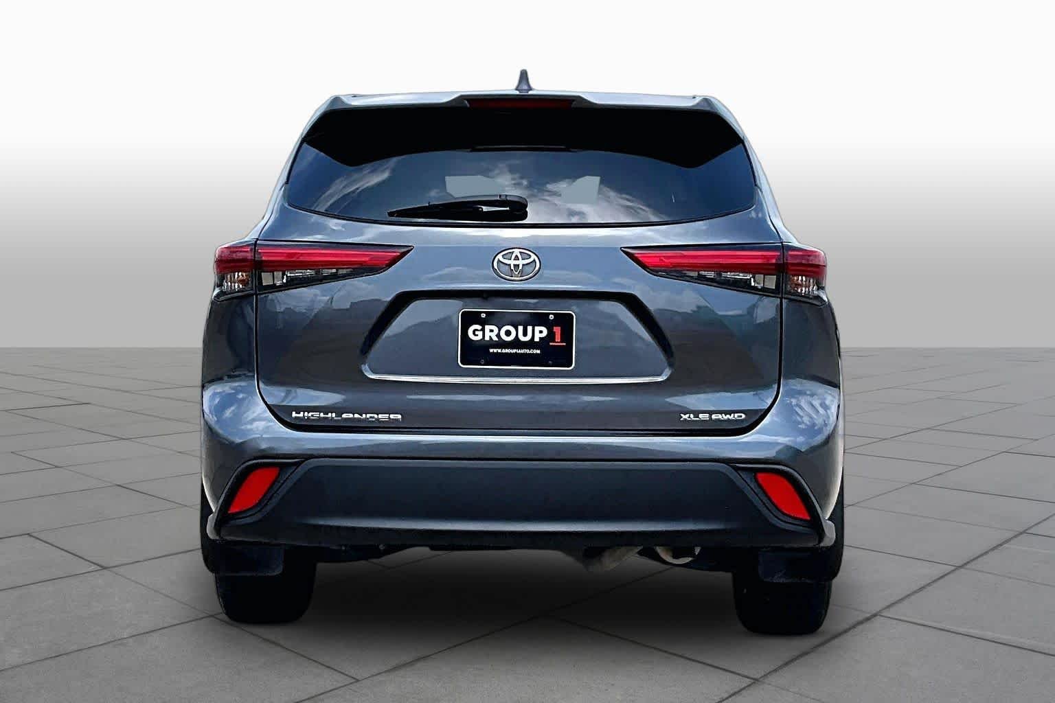 Used 2021 Magnetic Gray Metallic Toyota XLE image 5
