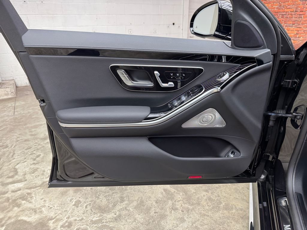 New 2026 Black Mercedes-Benz S 500 image 10
