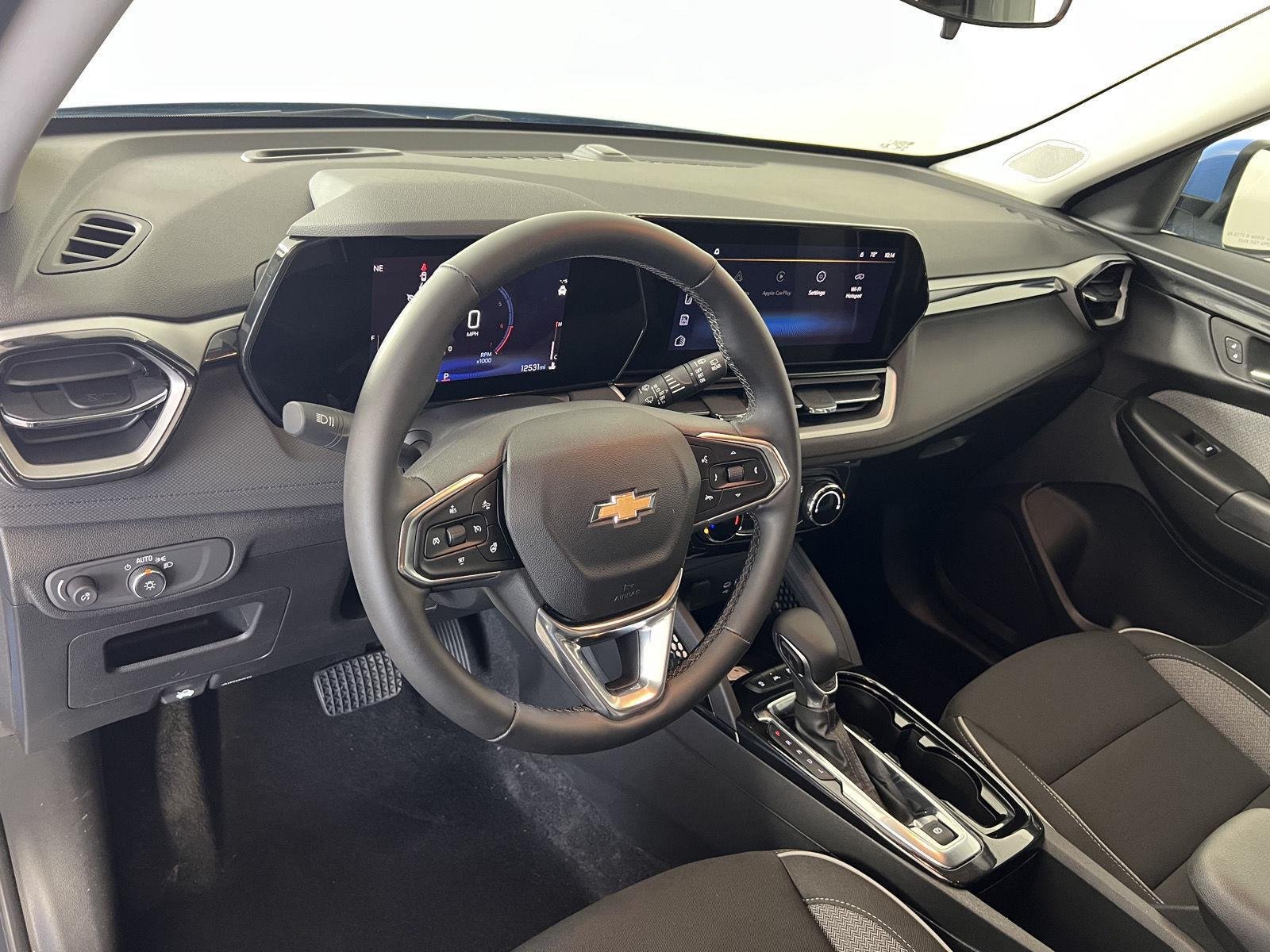 Used 2024 Fountain Blue Chevrolet LT image 3