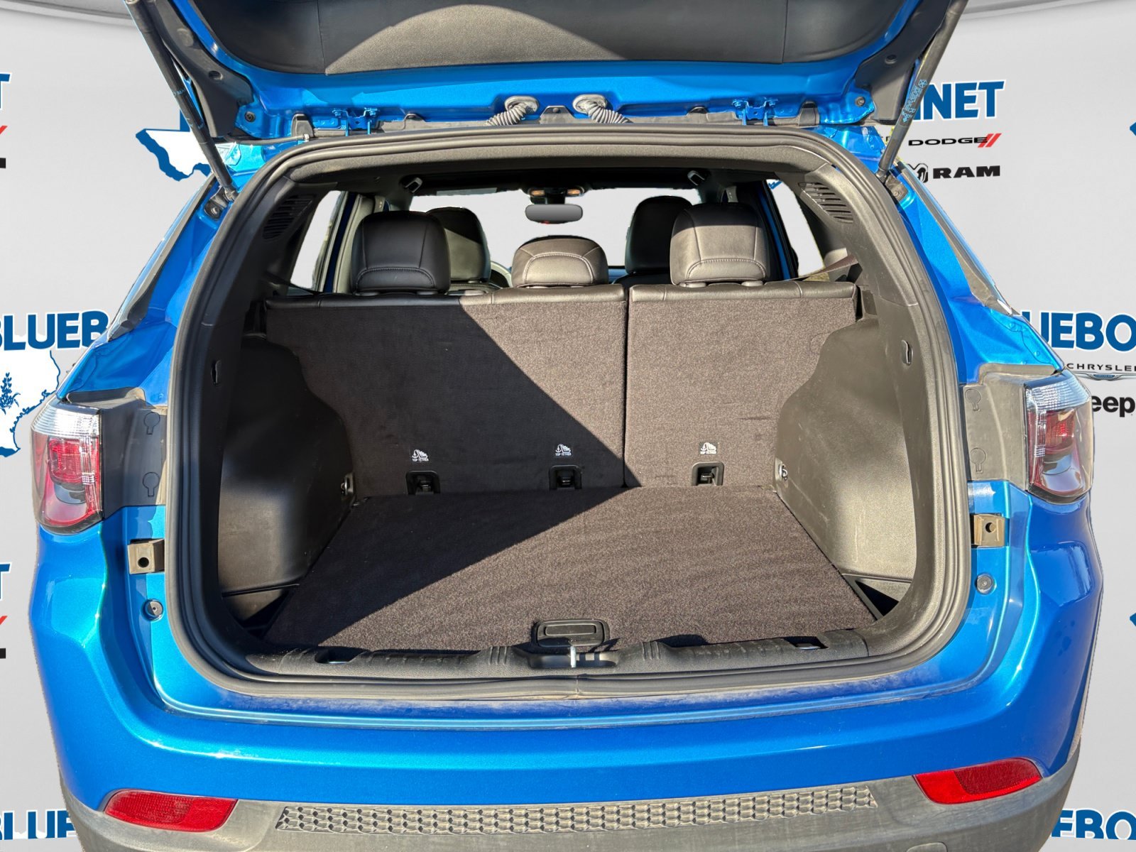Used 2024 Hydro Blue Pearlcoat Jeep Latitude image 22