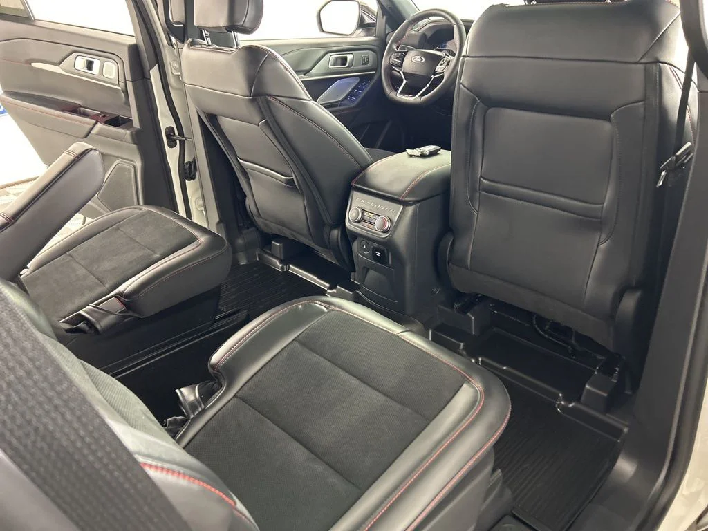 2025 Ford Explorer ST - Photo 37