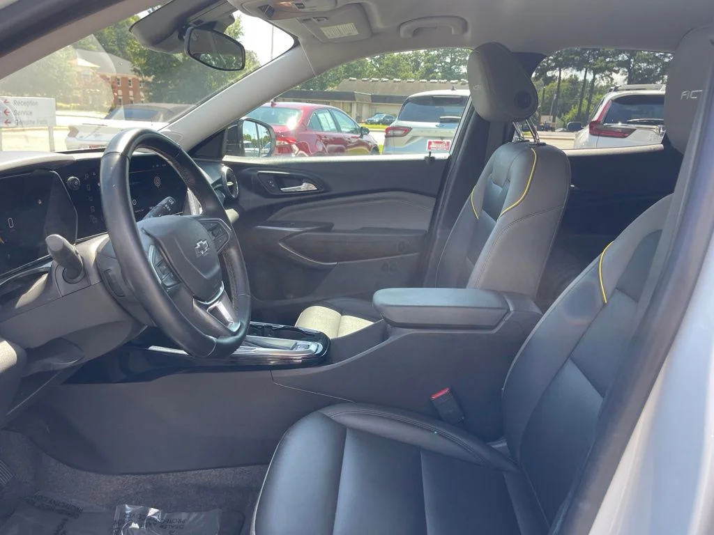 Used 2024 Summit White Chevrolet ACTIV image 24