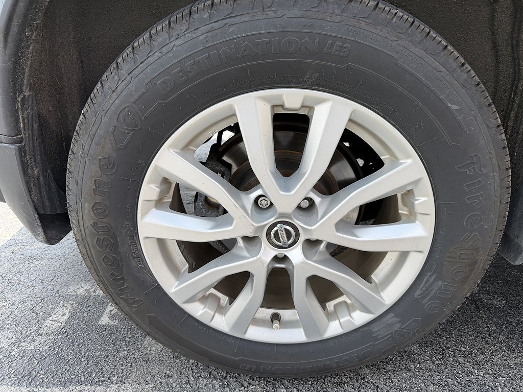 Used 2017 Brilliant Silver Nissan SV image 20