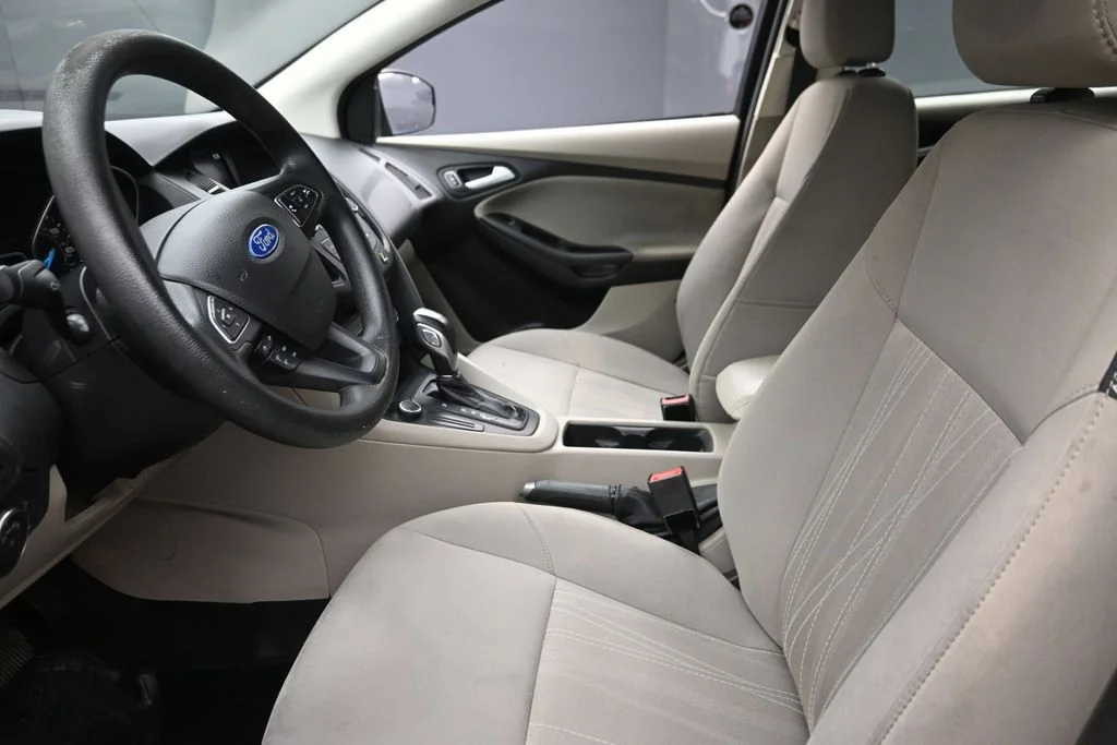 Used 2015 Red Ford SE image 16