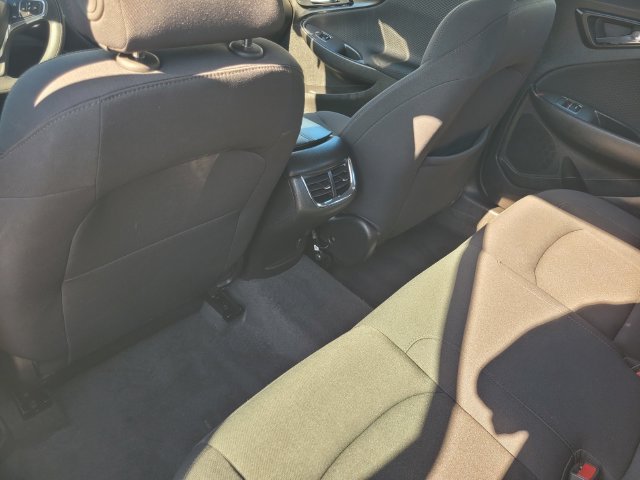 Used 2025 White Chevrolet LT image 14