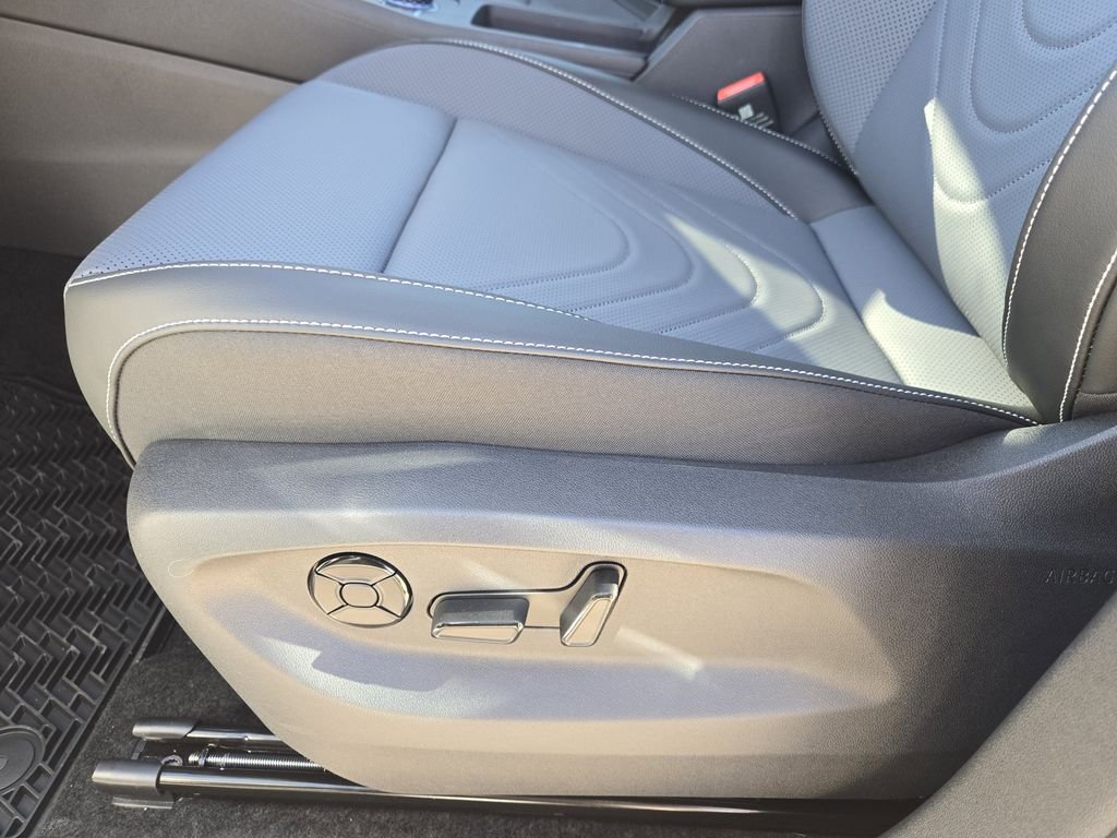 New 2026 White/off-white Volkswagen 2.0T SE image 19