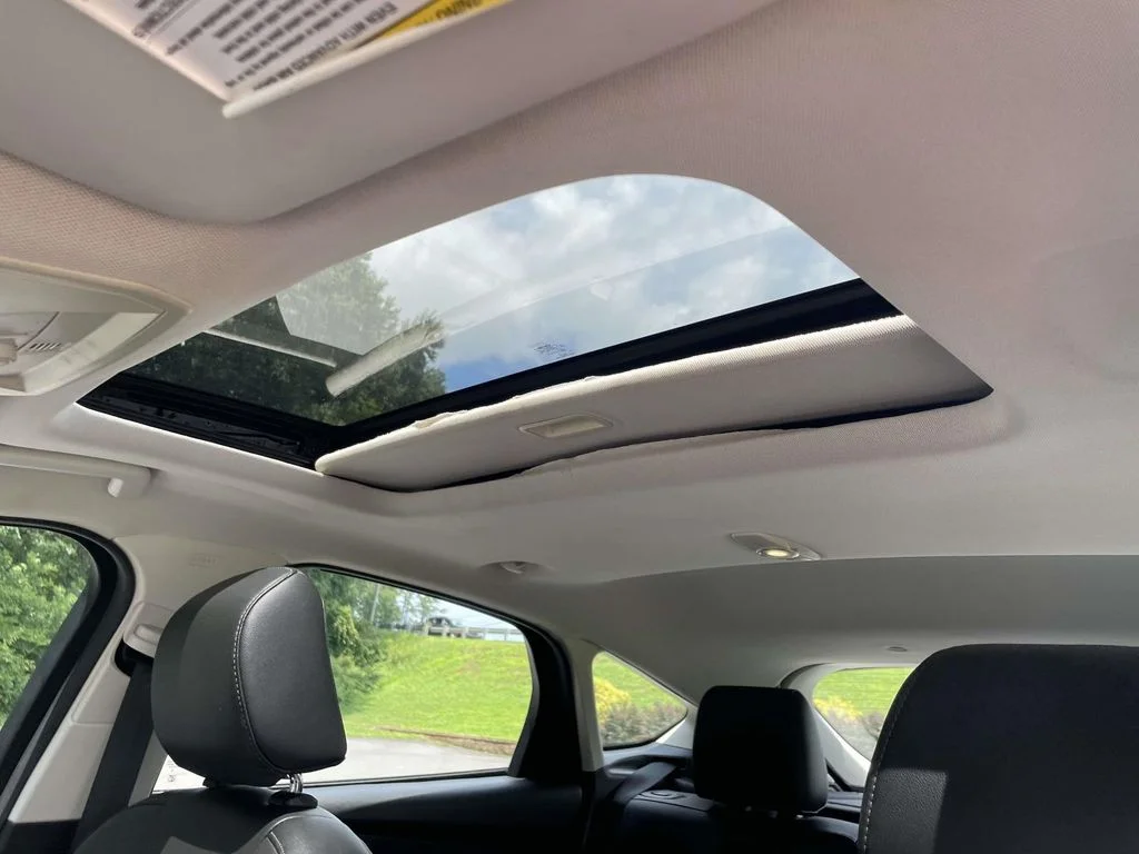 Used 2015 Red Ford SE image 18
