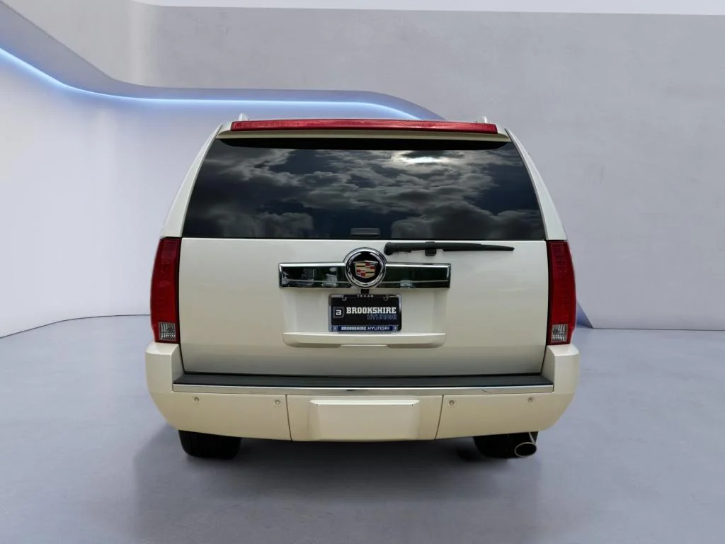 Used 2013 White Diamond Tricoat Cadillac Luxury image 5