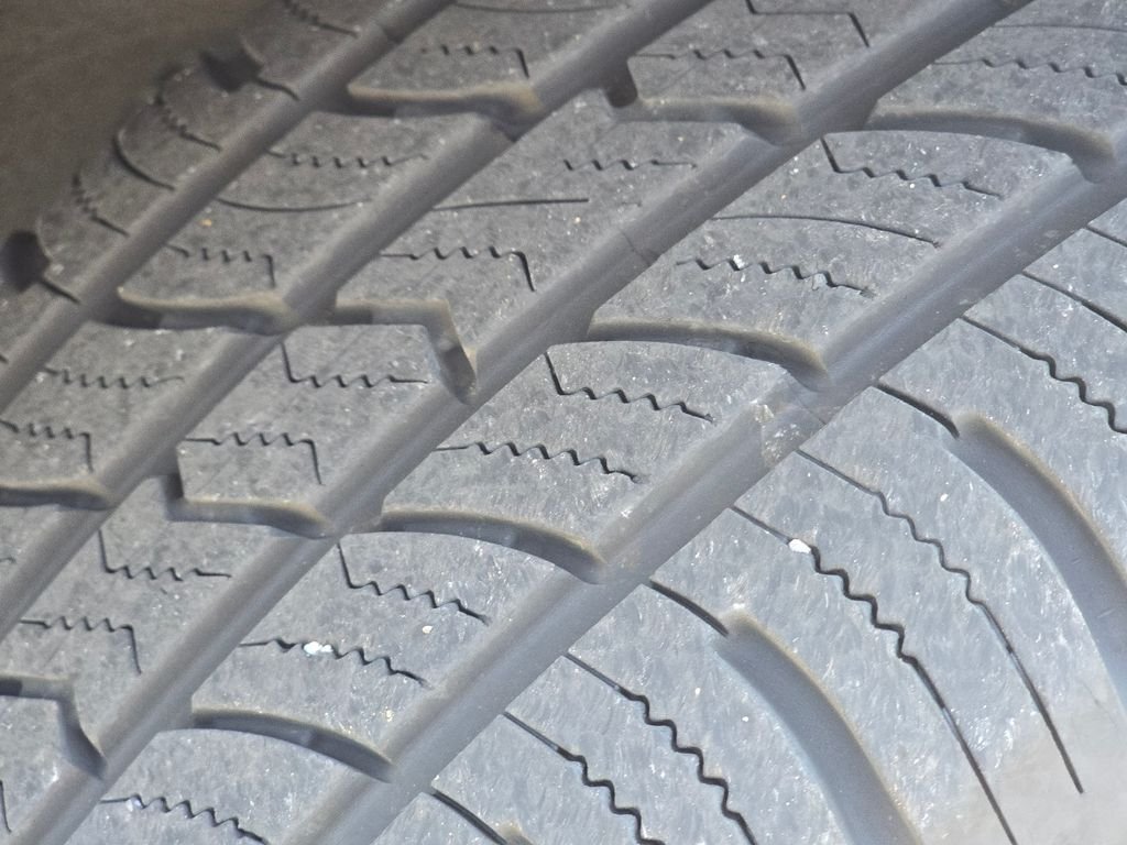 Used 2020 Velvet Jeep Limited image 11