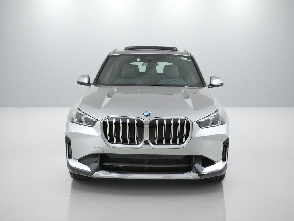 New 2026 Space Silver Metallic BMW xDrive28i image 2