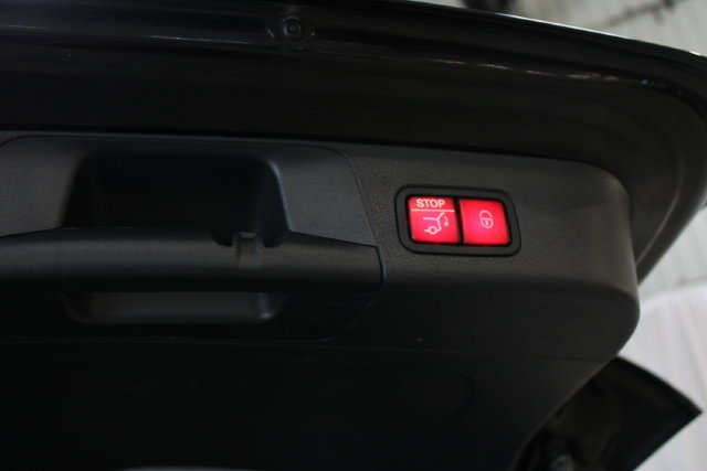 Used 2022 Black Mercedes-Benz GLB 250 image 35