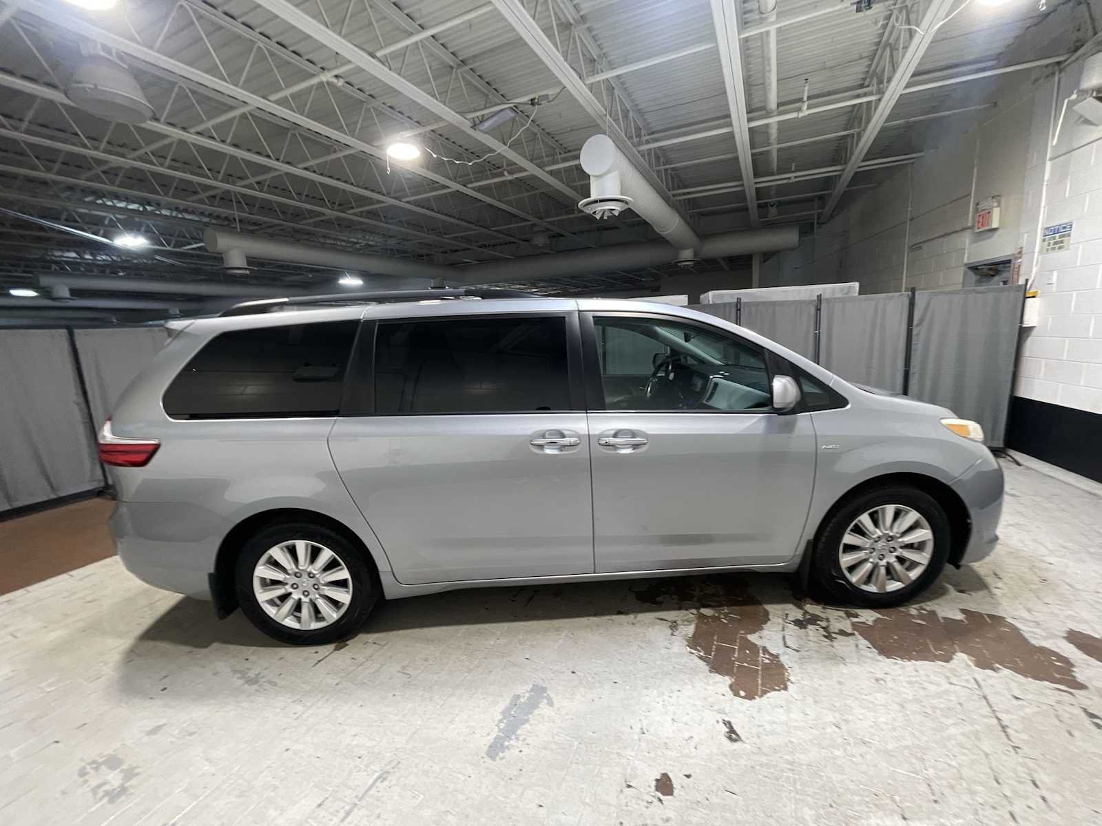 Used 2017 Silver Sky Metallic Toyota XLE image 27