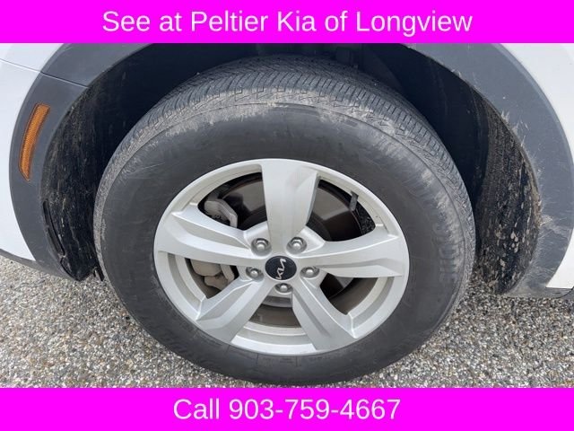 Used 2024 White Kia LX image 9