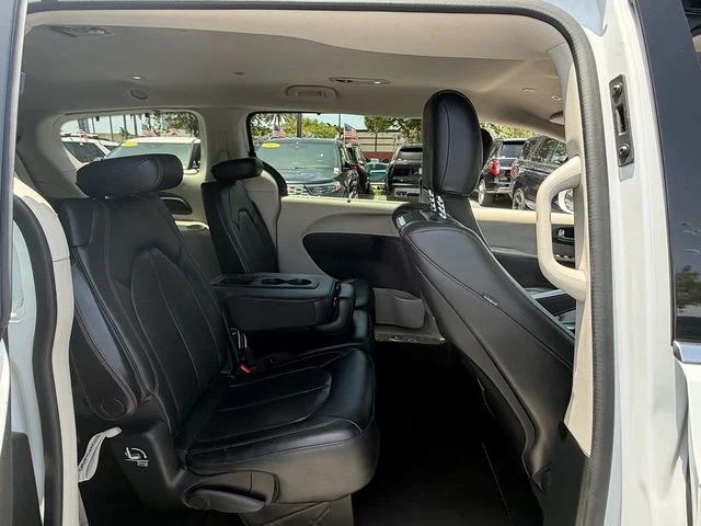 Used 2018 White Chrysler Touring L Plus image 17