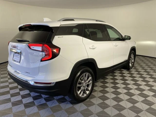 Used 2024 White GMC SLT image 9
