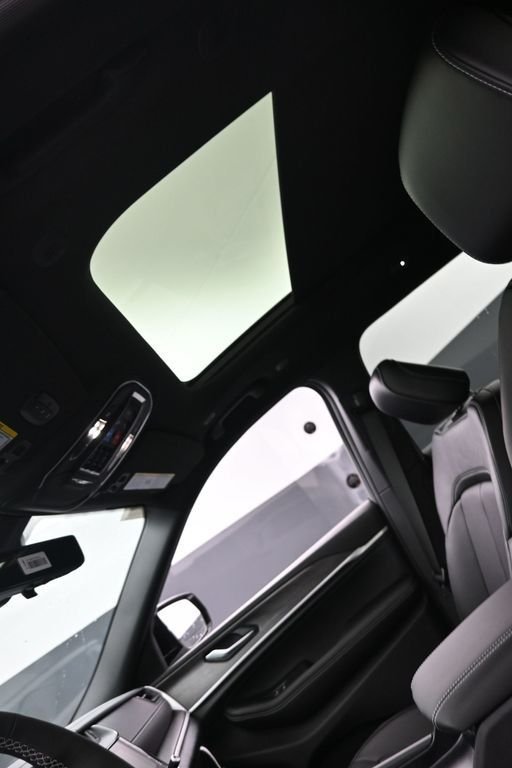 New 2026 Bright White Clear-Coat Exterior Paint Jeep Limited image 21