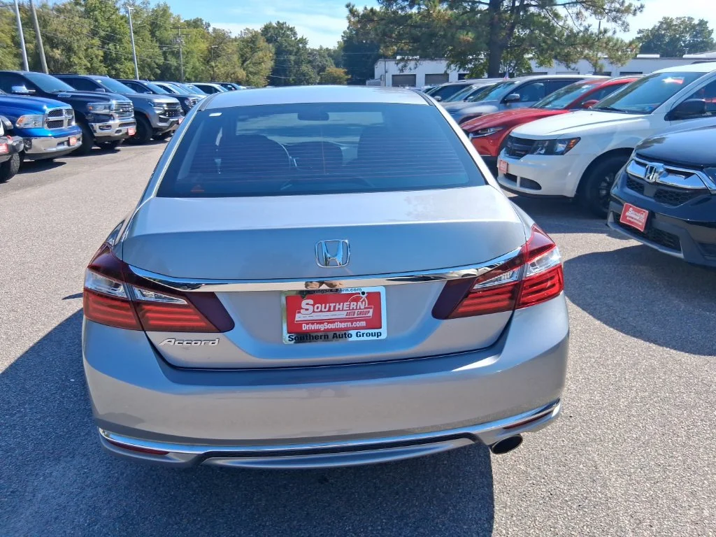 Used 2017 Silver Honda LX image 5