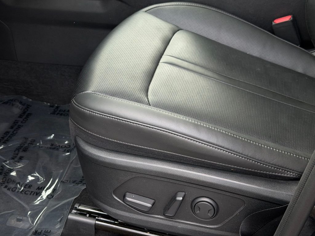 Used 2024 Black Kia SX image 25