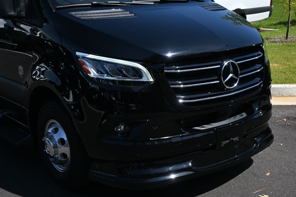 Used 2025 Black OG Luxury Coach VCB10OB image 32