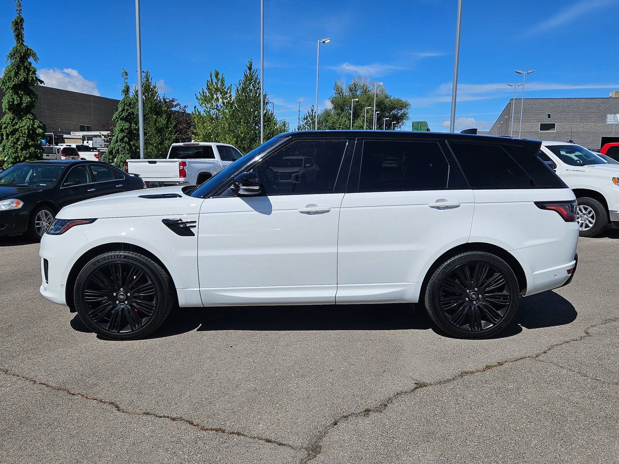 Used 2022 White Land Rover HSE Dynamic image 7