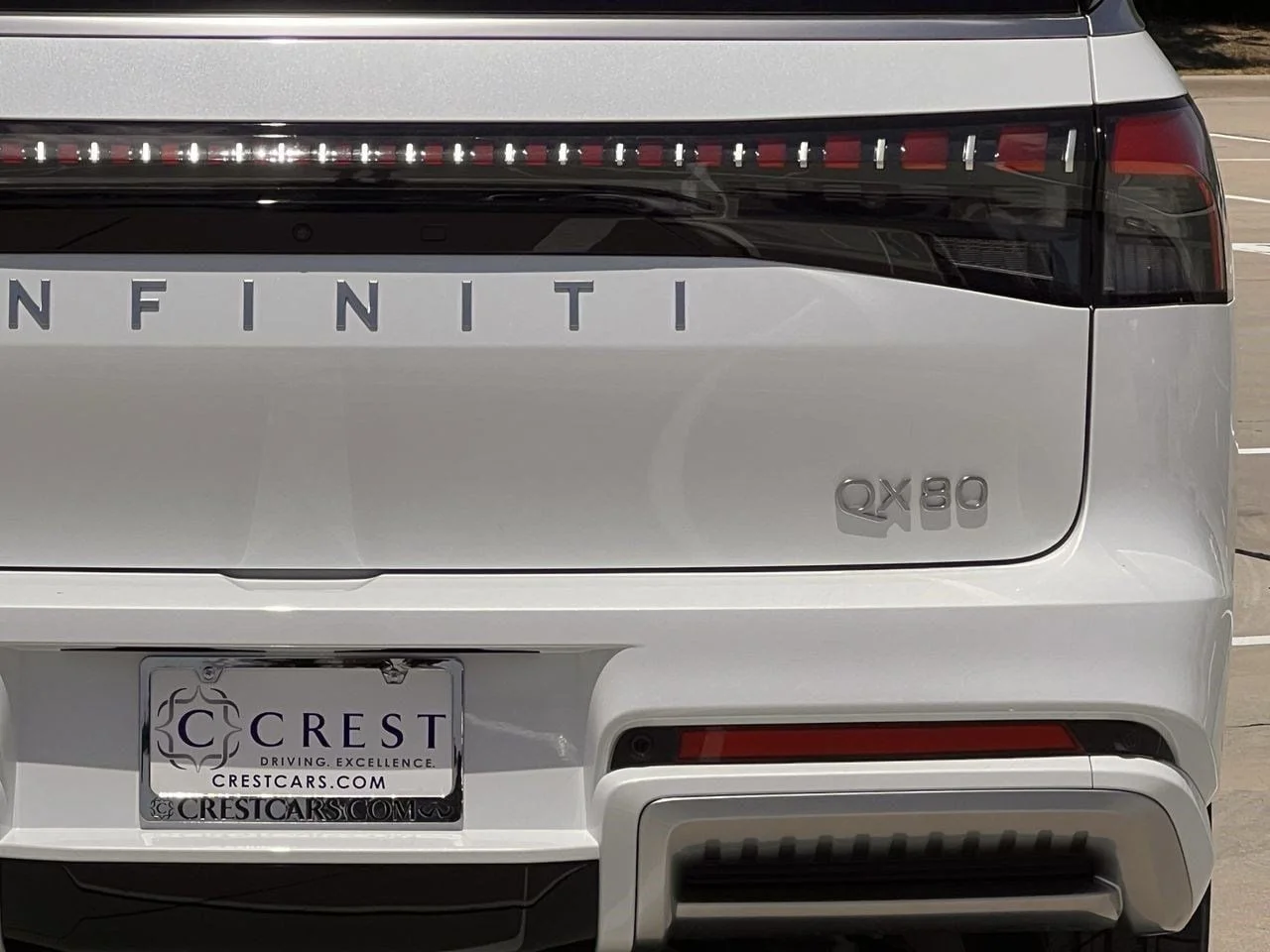 New 2027 RADIANT WHITE INFINITI Luxe 2WD image 5