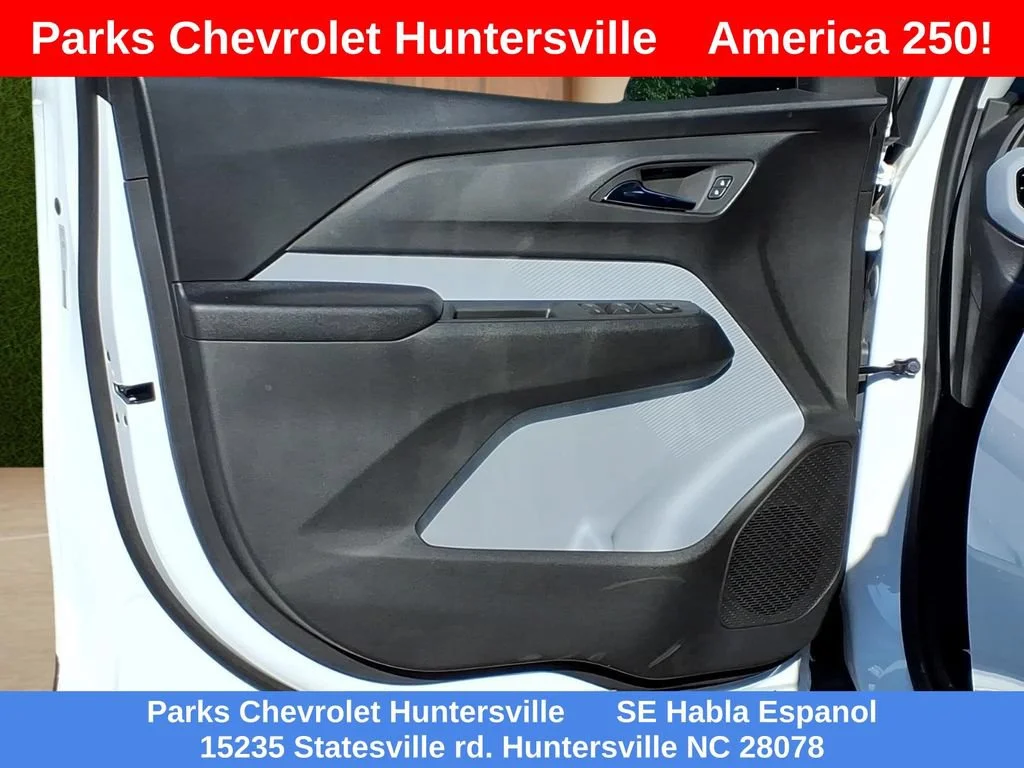 New 2027 Summit White Chevrolet LT image 18
