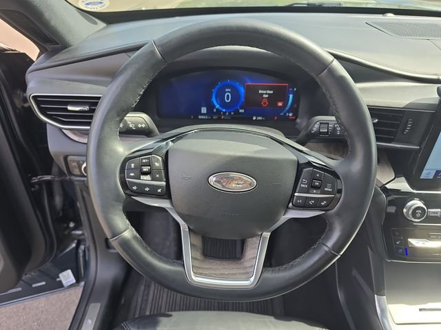 Certified Used 2023 Blue Metallic Ford Platinum image 18