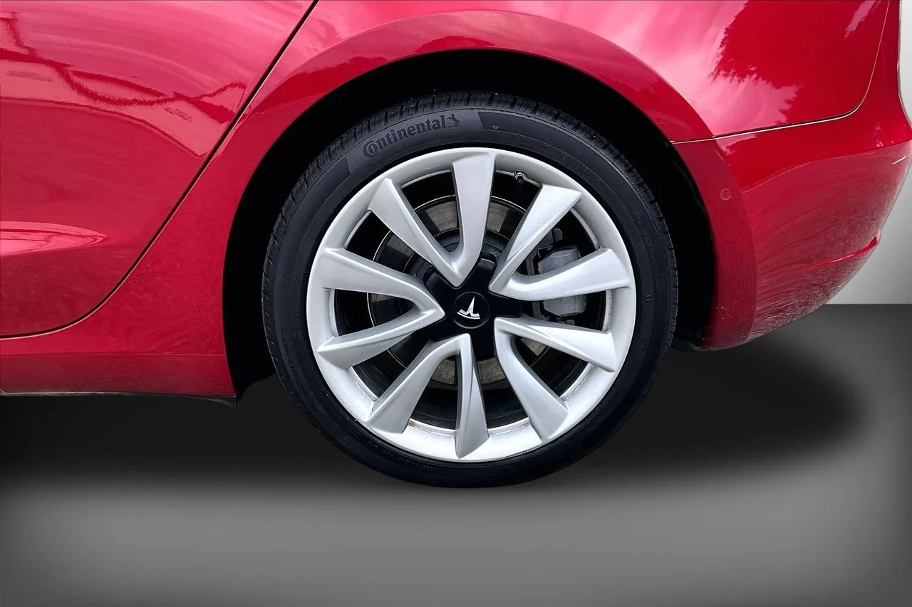 Used 2019  Tesla Long Range image 35