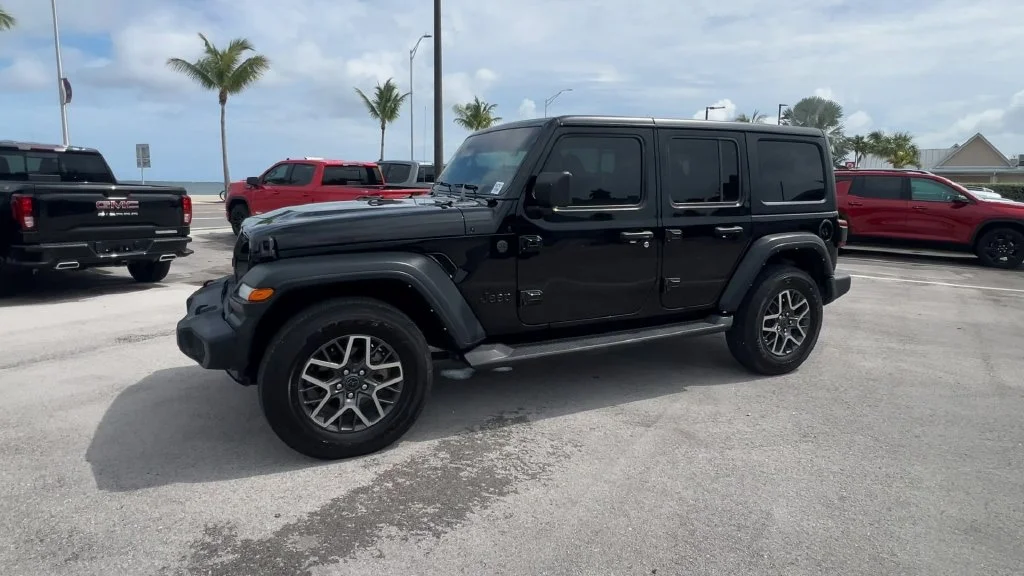 Used 2023 Black Jeep Sport S image 5