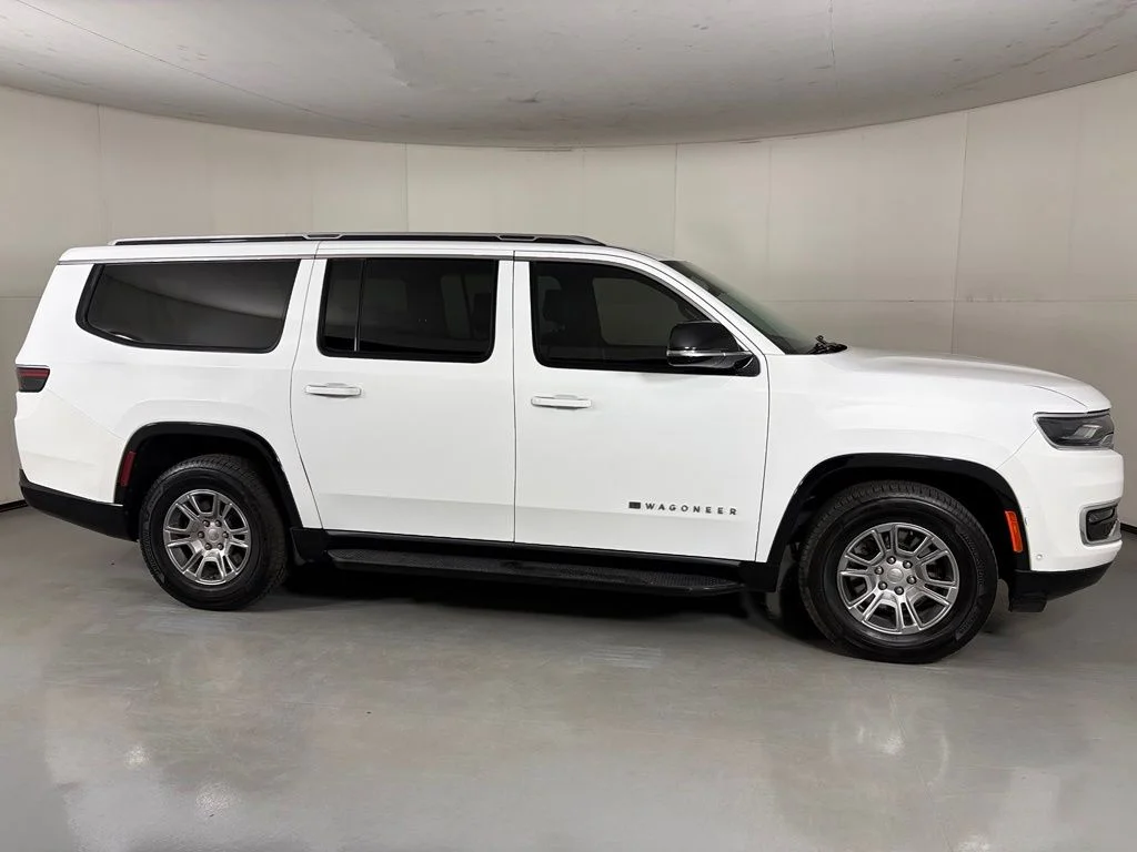 Used 2023 White Jeep Base image 9