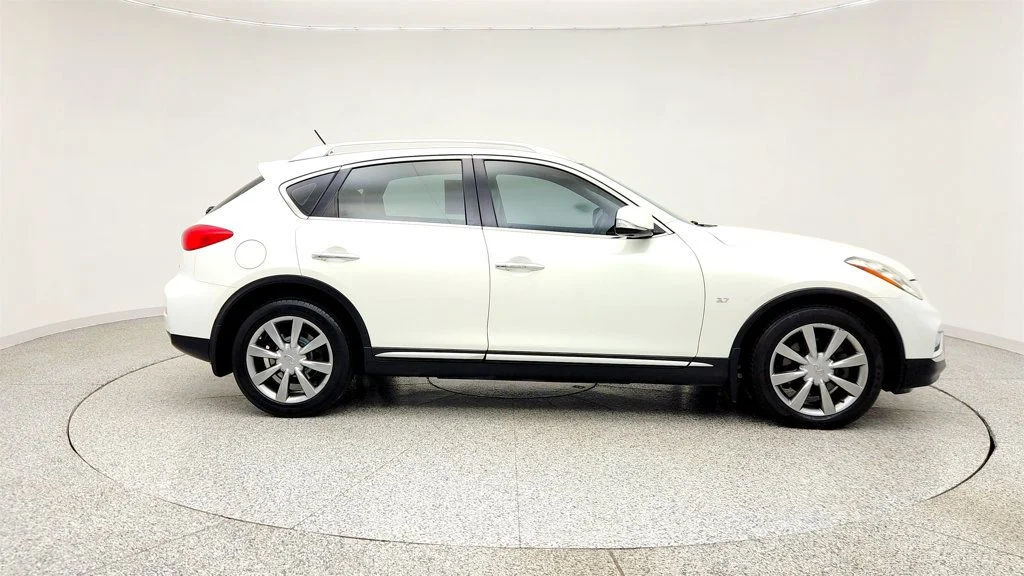 Used 2016 Majestic White INFINITI RWD 4dr w/ Premium Plus & Premium Pkgs + Illuminated Kick Plates image 4