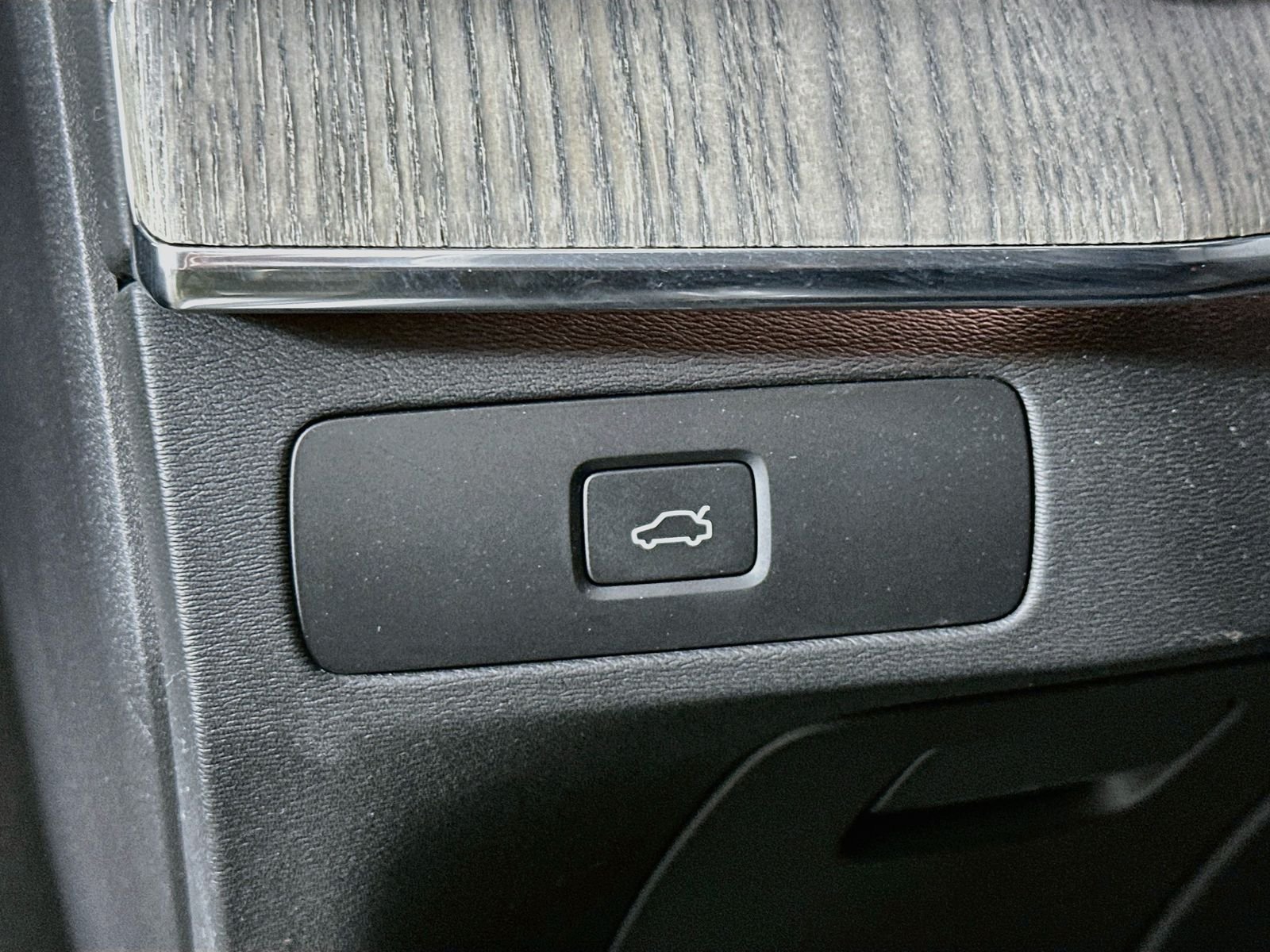 Used 2023 Silver Volvo Ultimate image 10