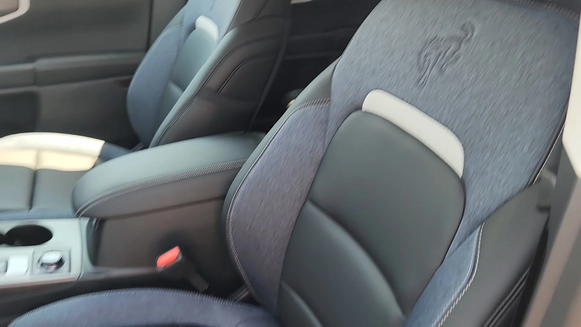 New 2026 Azure Gray Metallic Tri-Coat Ford Outer Banks image 29