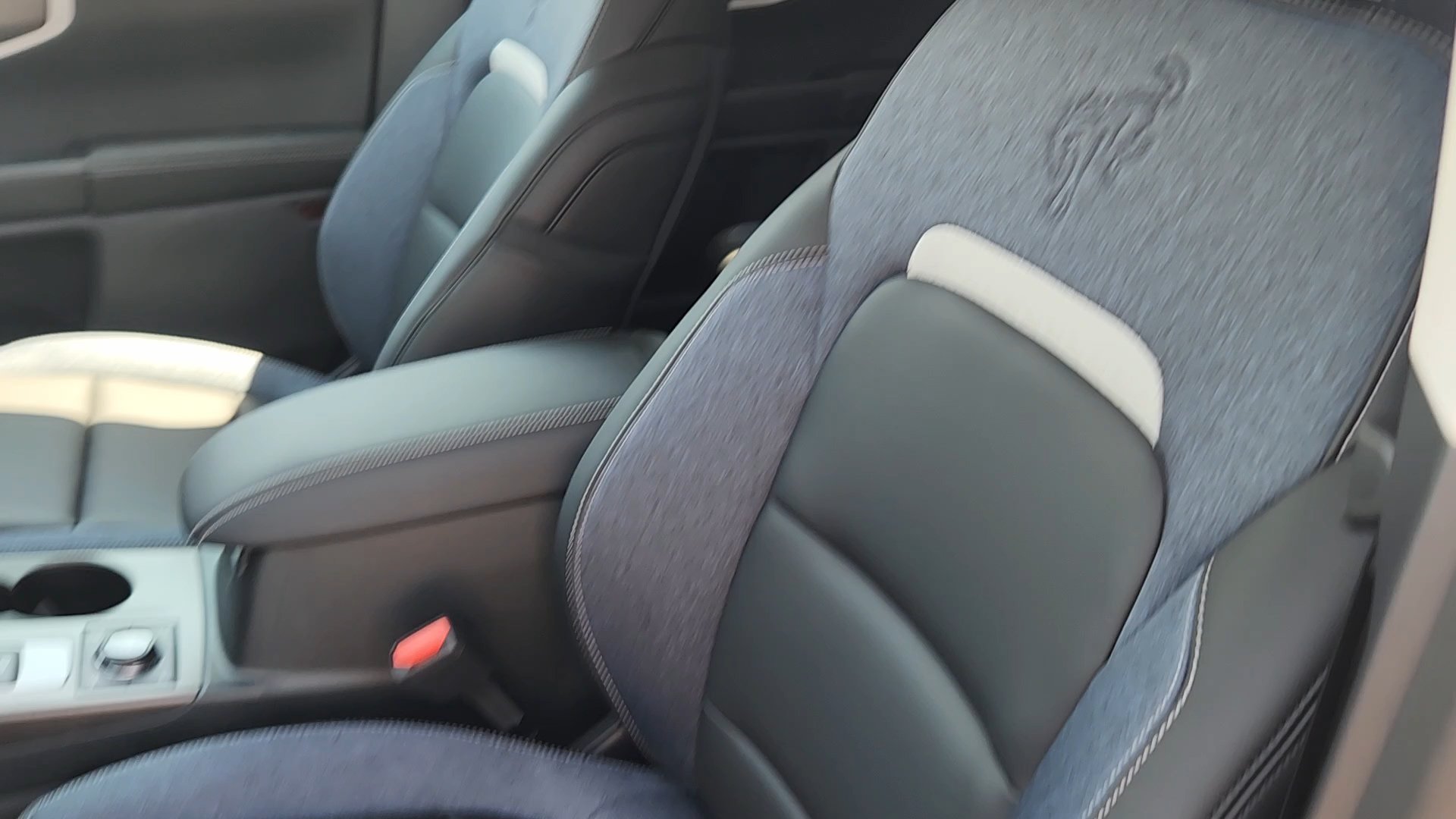 New 2026 Azure Gray Metallic Tri-Coat Ford Outer Banks image 29