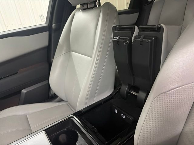 Certified Used 2024 Fuji White Land Rover Dynamic SE image 34