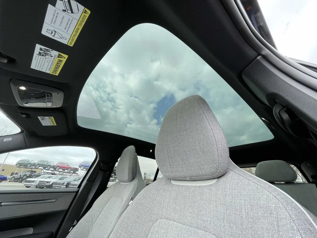 New 2025 Onyx Black Volvo Ultra image 9