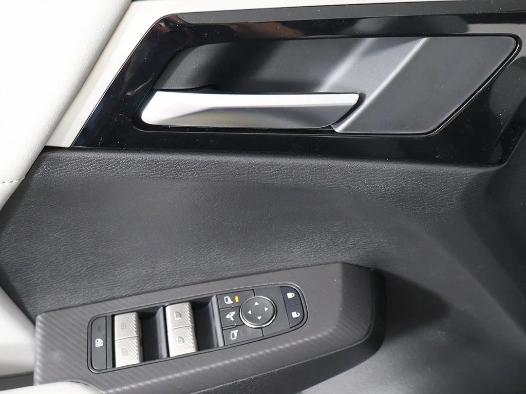 2025 Mitsubishi Outlander SE - Photo 36