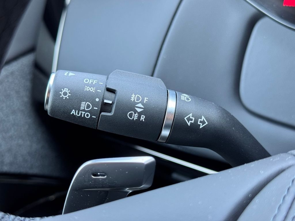 New 2026 Fuji White LAND ROVER Dynamic SE image 24