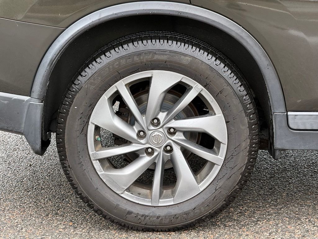 Used 2015 Green Nissan SL image 9